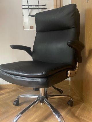 Silla de cuero con ruedas