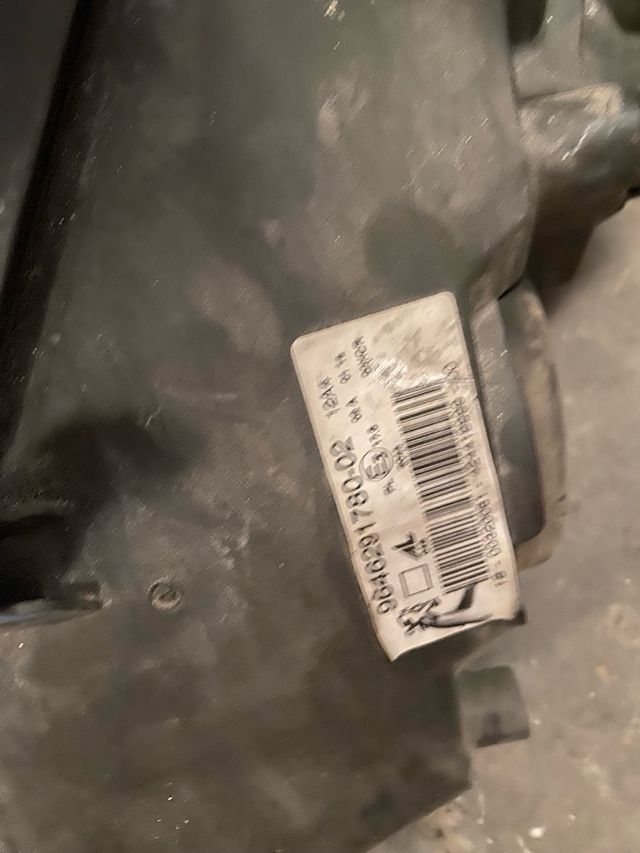 Faro peugueot 307 faro Renault Clio