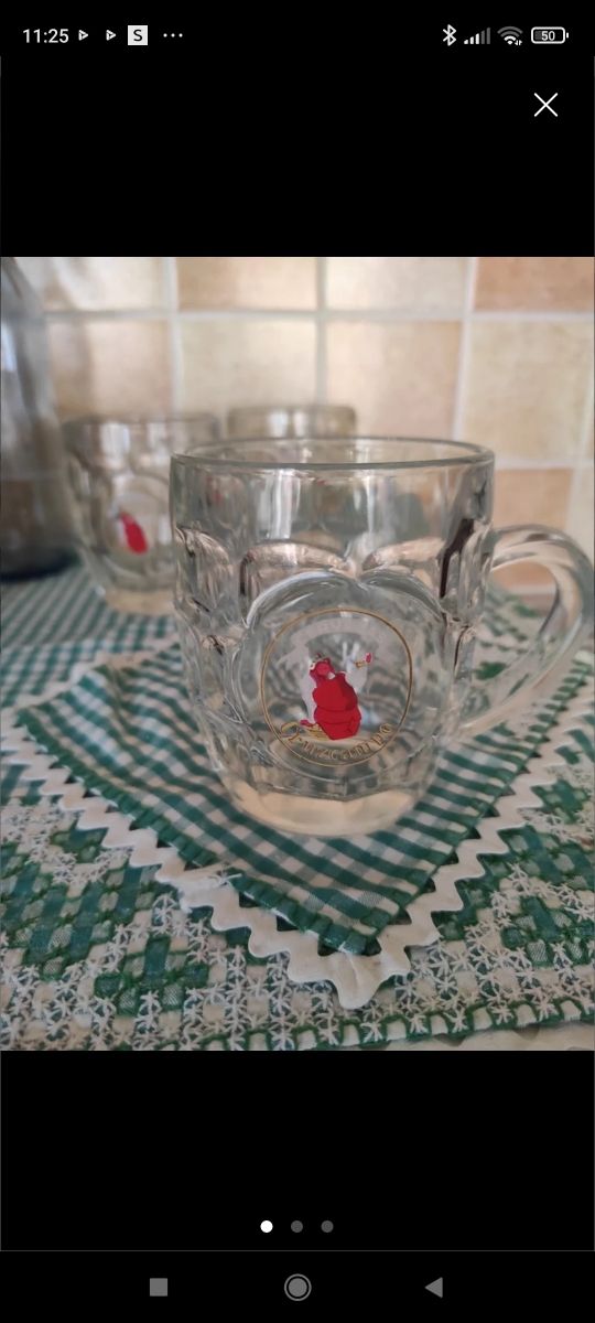 Dos jarras de cerveza Cruzcampo