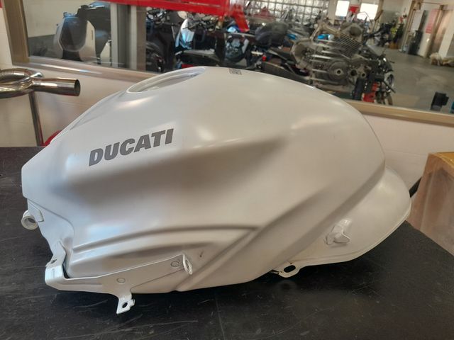 Depósito Ducati Supersport 939