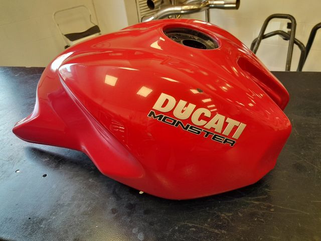 Depósito Ducati Monster 1200