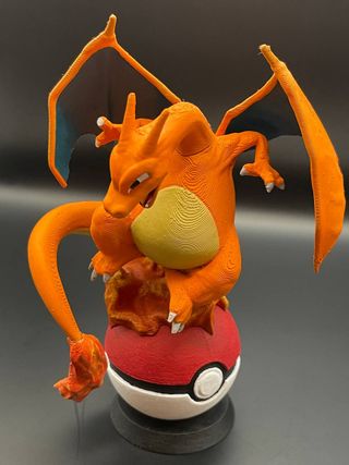 Charizard su Pokeball Pokemon figure statua action