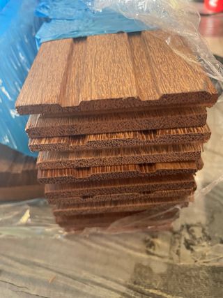 Tarima maciza barnizada sucupira