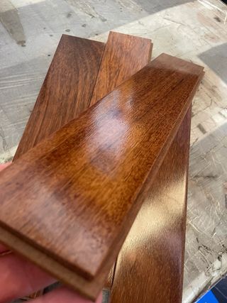 Tarima maciza barnizada sucupira