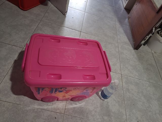 caja de plástico en perfecto