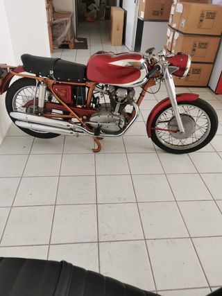 Ducati 200 Elite restaurata 