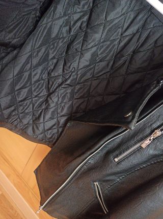 Cazadora negra de polipiel