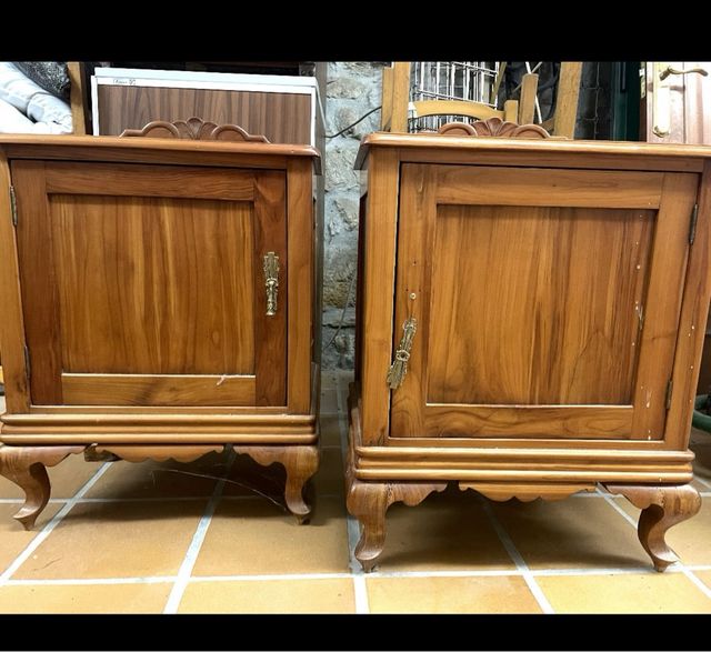 Mesillas y cabecero antiguo