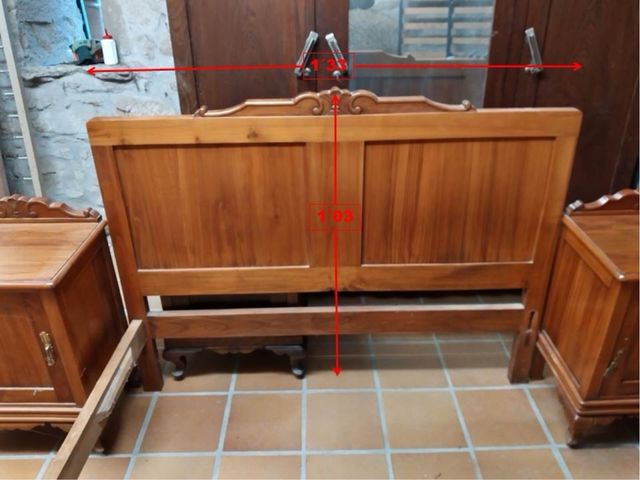 Mesillas y cabecero antiguo