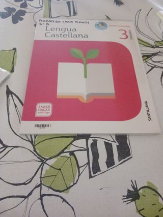 Libro matemáticas y Lengua 3 de primaria.