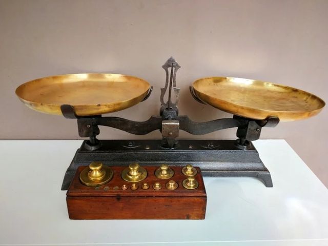 Antigua Balanza de 5 Kg. + Juego de 10 Pesas