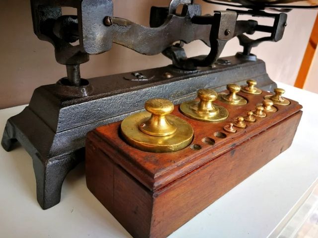 Antigua Balanza de 5 Kg. + Juego de 10 Pesas