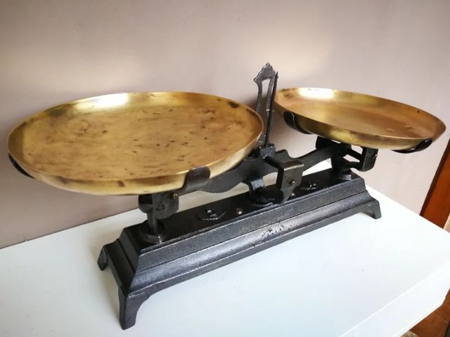 Antigua Balanza de 5 Kg. + Juego de 10 Pesas