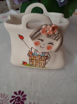 Soprammobile in ceramica portapenne