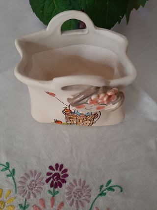 Soprammobile in ceramica portapenne