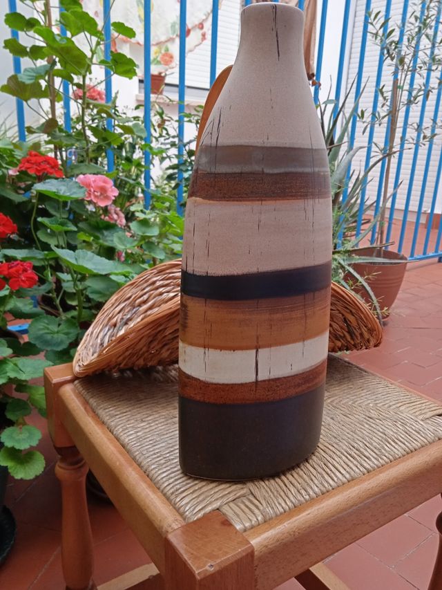 MODERNISTA JARRÓN DE DISEÑO MUY ORIGINAL CERÁMICA