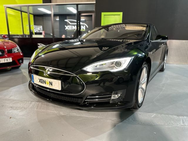 Tesla Model S 2014