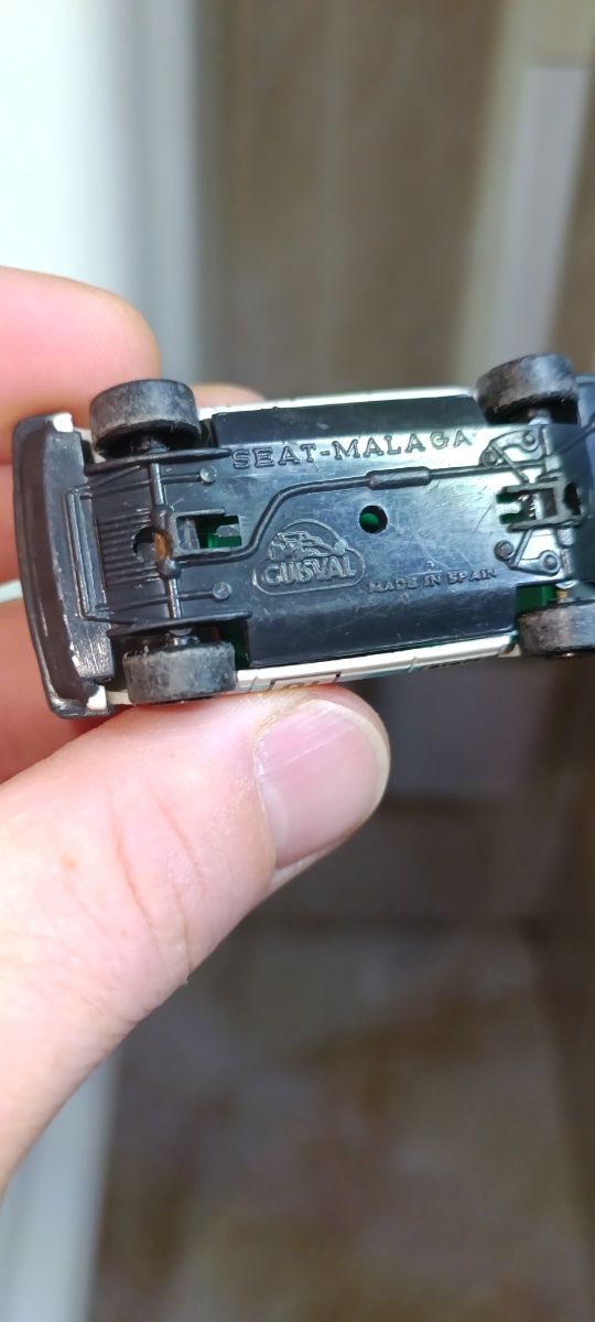 SEAT MÁLAGA 1/64 GUISVAL