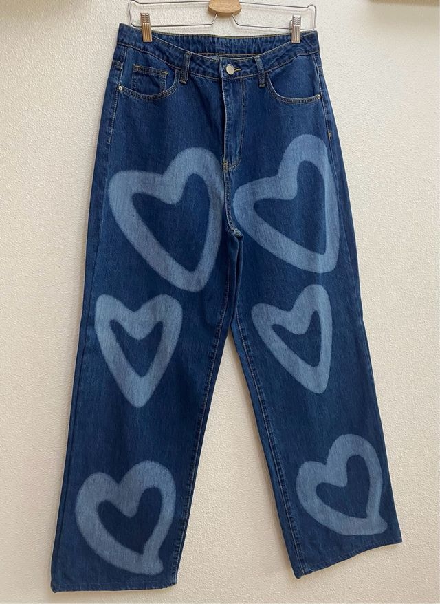 Jeans de pierna ancha con estampado de corazón