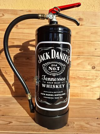 Estintore dal design decorativo di Jack Daniel's