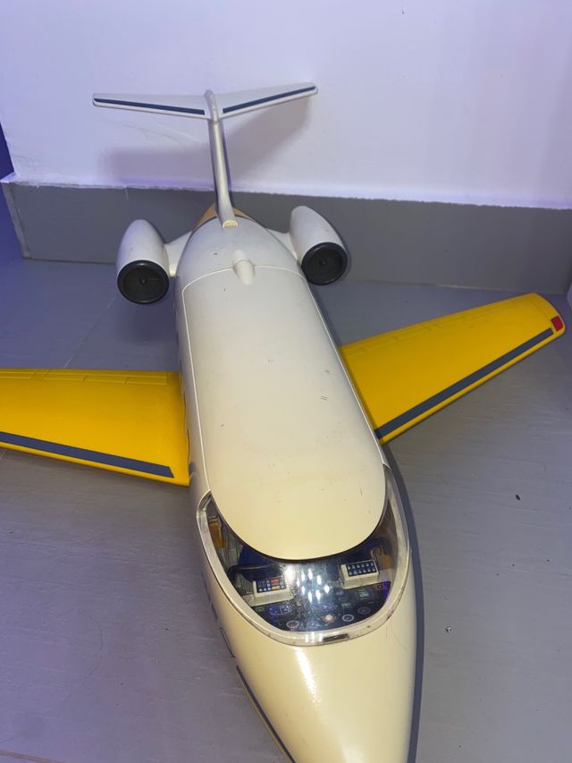 Avión Playmobil con piloto y conteolador de vuelo