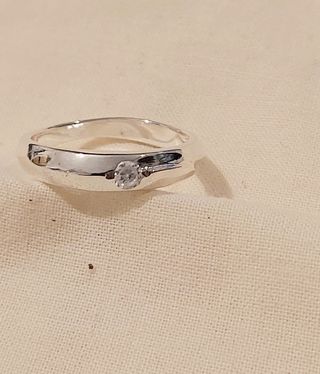 Anillo aro plata irregular con circonita cúbica