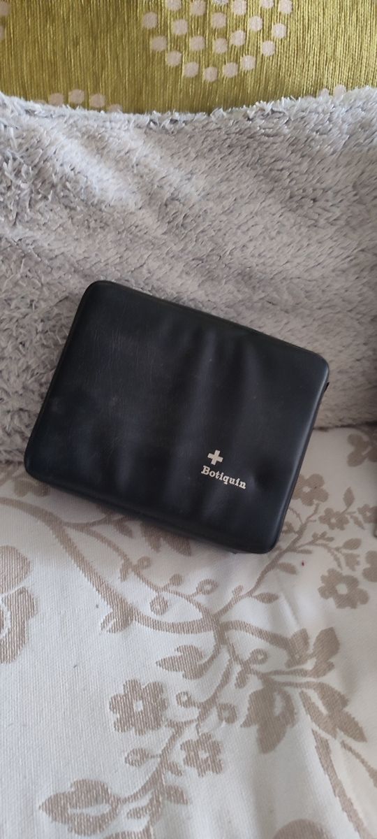 Armadietto dei medicinali vintage