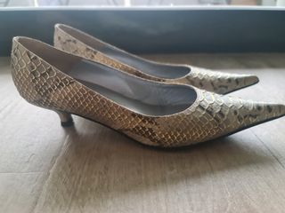 Zapatos  salon dorado piel de serpiente