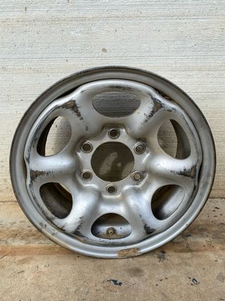 LLANTA NISSAN TERRANO 15”