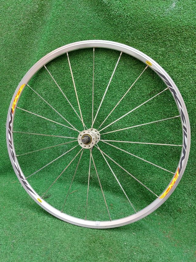 MAVIC  AKSIUM  bicicleta carretera