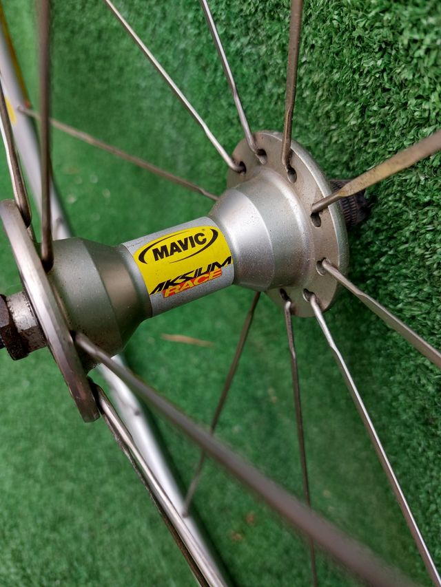 MAVIC  AKSIUM  bicicleta carretera