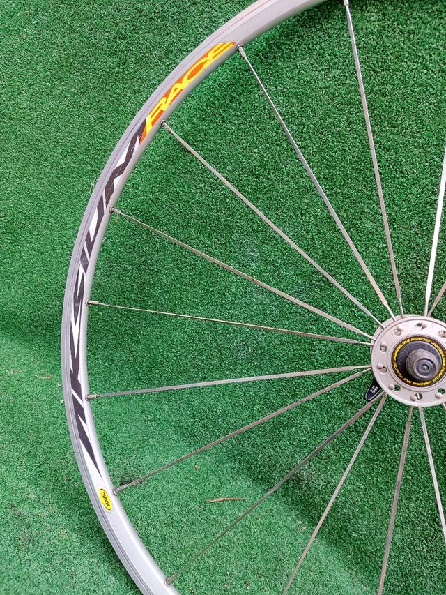 MAVIC  AKSIUM  bicicleta carretera