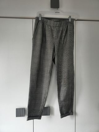 Pantalón de pinzas de Bershka
