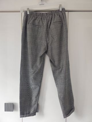 Pantalón de pinzas de Bershka