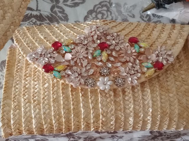 Pamela, bolso y diademas a juego