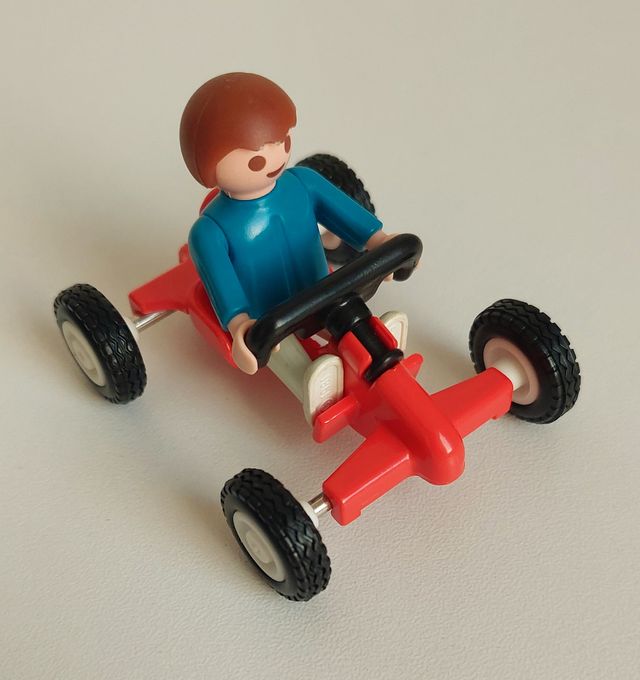 Playmobil set 3358 "boy on go-cart" + catalogo