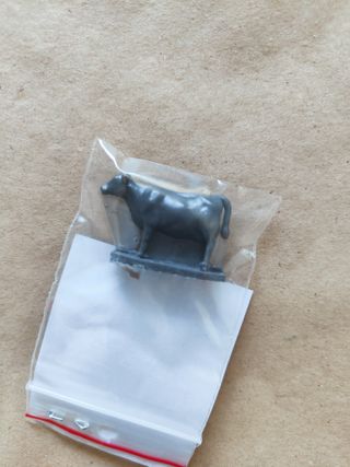 Figura de vaca impressa em resina à escala 1/72