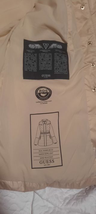 GUESS MUJER PLUMÍFERO