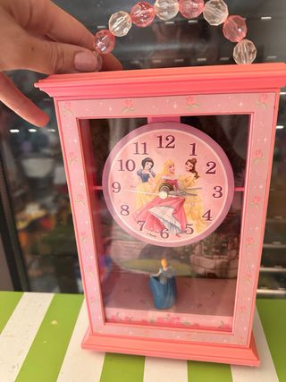 Reloj musical princesas