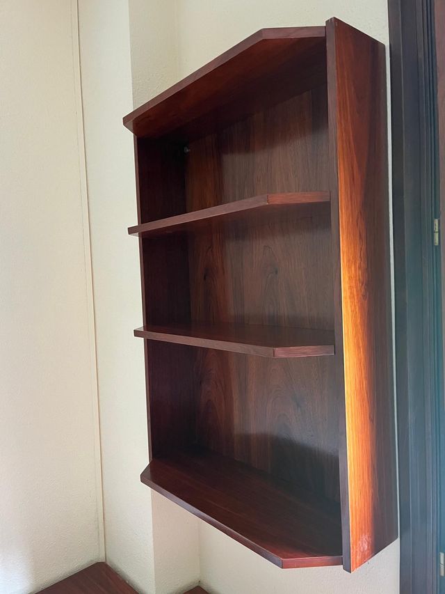 ESTANTERIA PARA PARED EN MADERA CEREZO