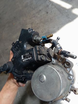 Bomba inyectora Opel corsa D 