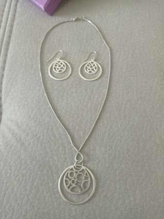 Conjunto collar y pendientes 