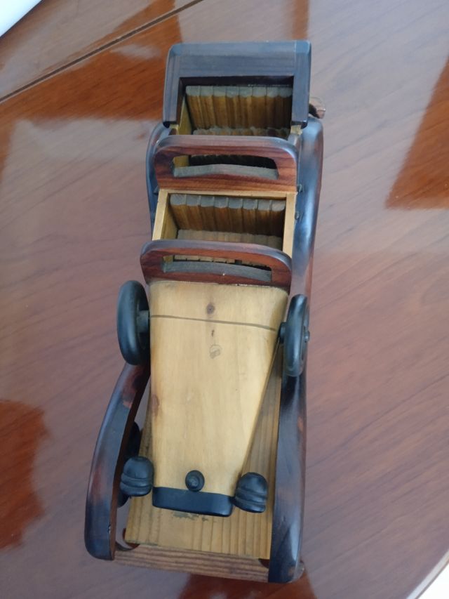 Coche madera juguete decoración