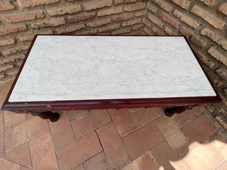 Mesa madera antigua de marmol