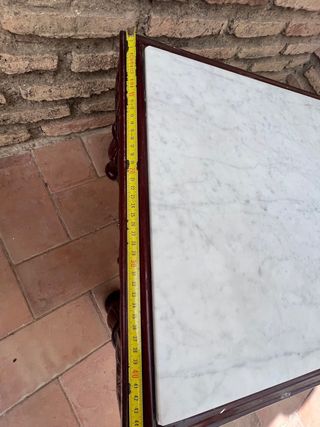 Mesa madera antigua de marmol