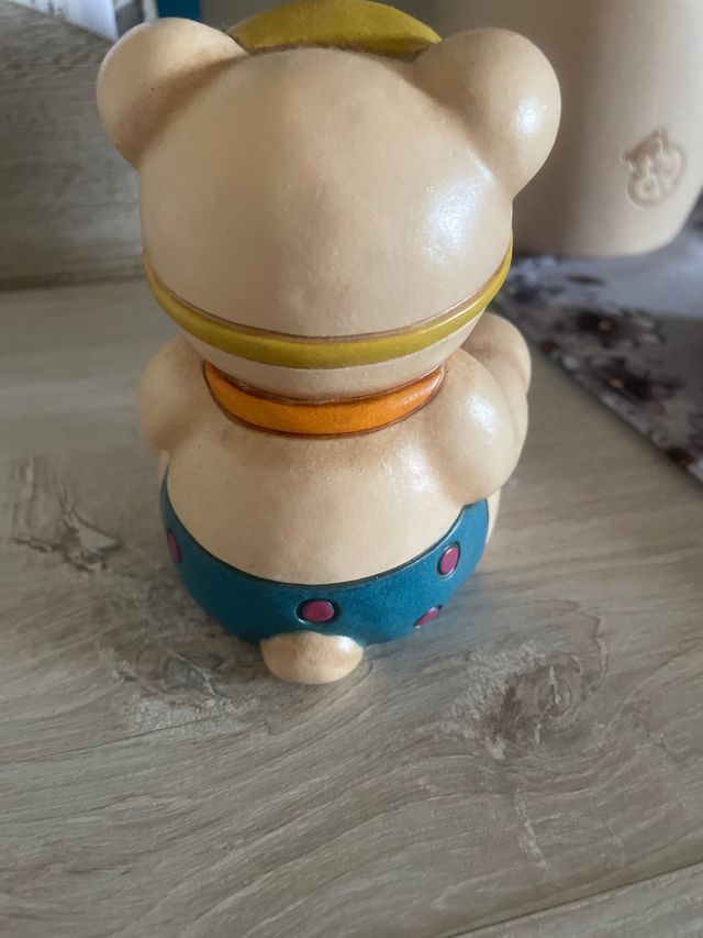 orso thun con costume da bagno