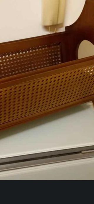 Revistero madera y ratán