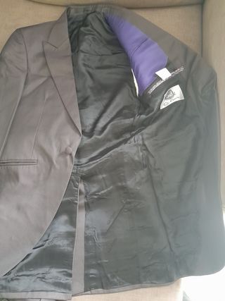 Traje, chaleco y corbata
