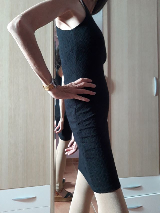 Vestido negro ceñido T. S