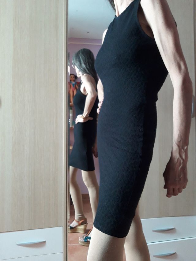 Vestido negro ceñido T. S